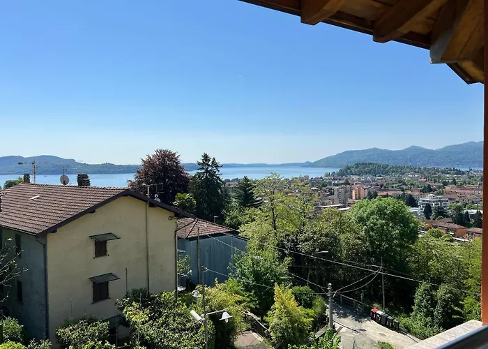 Penthouse Valentino 인트라