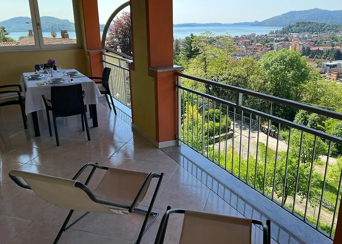 Penthouse Valentino 인트라